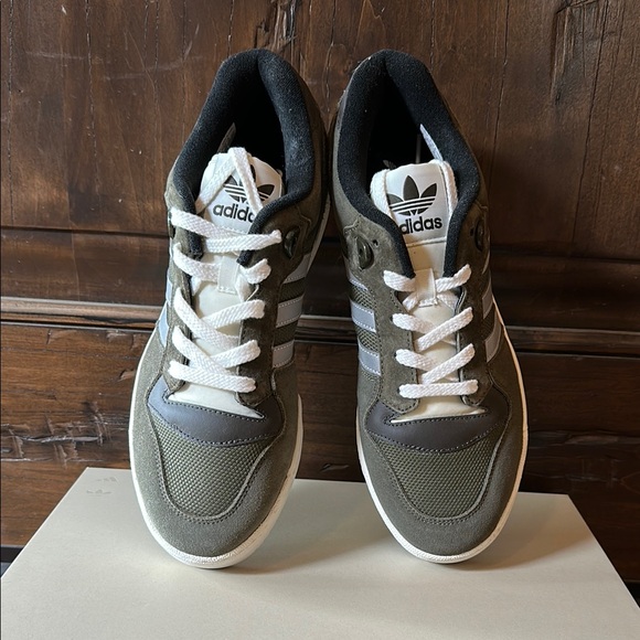 adidas Originals Green and White Sneakers Classic Design - Picture 4 of 7